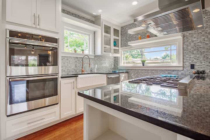A black and white kitchen remodeling project for Evesham, New Jersey home